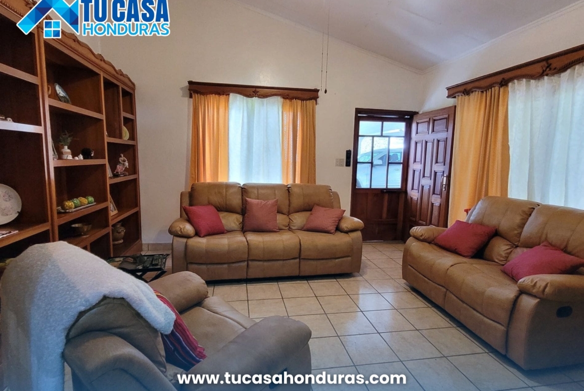 Sala principal espaciosa en casa de El Zarzal, Danli